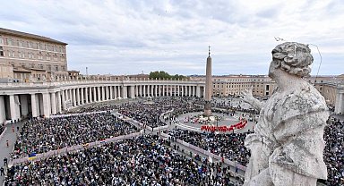 Vatikan'da 'Palmiye Pazarı' ayini yapıldı