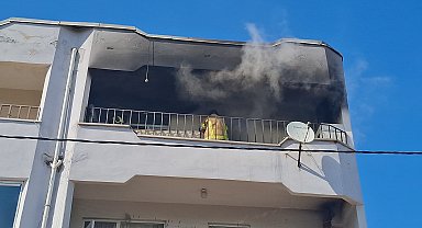 Yangında evde mahsur kalan anne- kızı itfaiye kurtardı