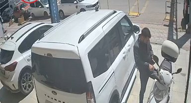 Yayalara otomobil çarptı; 1 ölü, 1 ağır yaralı