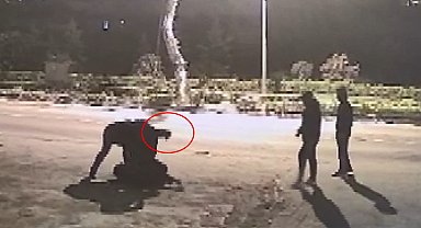 Yolunu kestikleri Yağız'ı öldüresiye dövüp, 4 yerinden bıçakladılar; o anlar kamerada