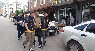 13 araca zarar veren, akli dengesi yerinde olmayan şüpheli, hastaneye yatırıldı