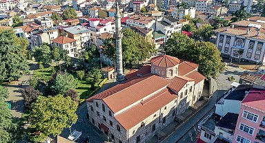 17 asırlık camide tarihe yolculuk