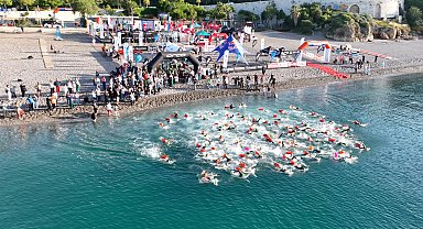 30 ülkeden sporcular Akdeniz'in sularında kulaç attı