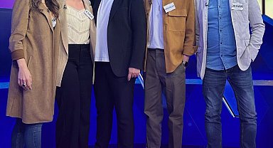 'Sıcak Büfe' filminin oyuncuları yarışmaya katıldı