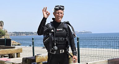 45 yaşında başladığı dalgıçlığı, 28 yıldır sürdürüyor