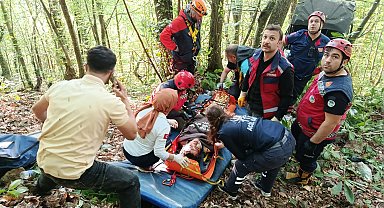 Arazi aracı şarampole yuvarlandı; karı- koca yaralandı