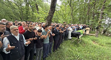 Arazi kavgasında öldürülen çift ile oğulları, toprağa verildi