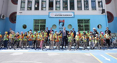 Bakan Tekin, öğrencilerle bir araya geldi