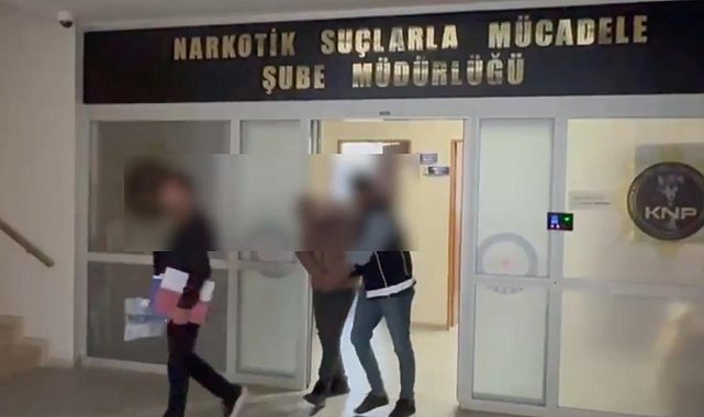 Bardak yüklü kamyondan 15 kilo 840 gram esrar çıktı