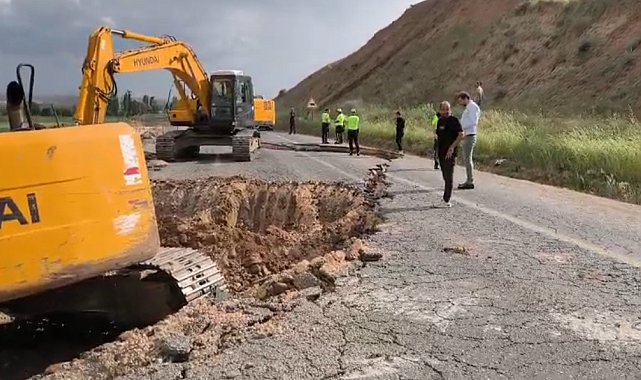 Batman'da çalışma sırasında yol çöktü