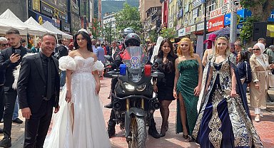 Berberler ve kuaförler festivalinde renkli görüntüler ortaya çıktı