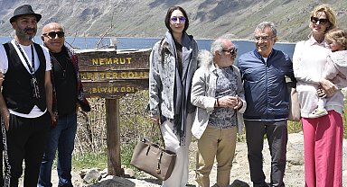 Beş Minare Film Fesitvali'ne katılan Sanatçılar Nemrut Gölü ve Selçuklu Mezarlığını gezdi