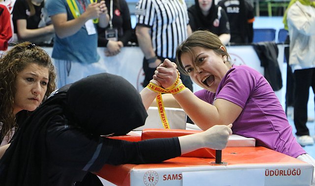 Bilek Güreşi Türkiye Şampiyonası Samsun'da başladı