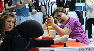 Bilek Güreşi Türkiye Şampiyonası Samsun'da başladı