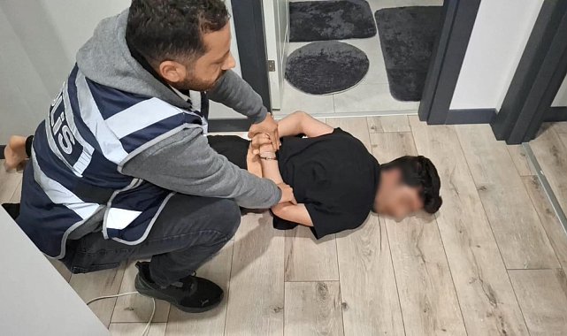 Bursa merkezli 5 ilde, kendilerini avukat olarak tanıtıp dolandıranlara operasyon; 18 gözaltı