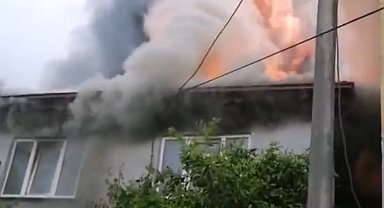 Bursa'da 2 katlı ev, yangında kullanılamaz hale geldi