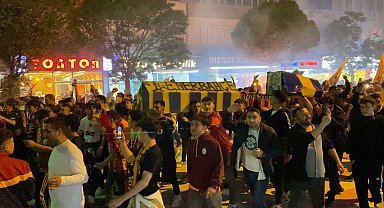 Bursa'da Galatasaray'ın şampiyonluk kutlamasında Fenerbahçe tabutu