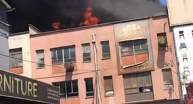 Bursa'da, mobilya imalathanesinin çatı katında yangın