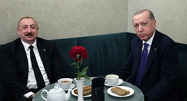 Cumhurbaşkanı Erdoğan, Azerbaycan Cumhurbaşkanı Aliyev ile bir araya geldi