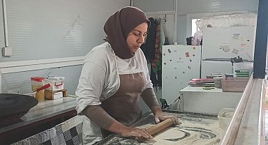 Depremzede kadınlar, 1 Mayıs'ta da mesaiye devam etti