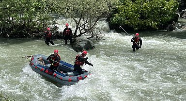 Derede akıntıya kapılan İbrahim'i Ankara'dan gelen 18 kişilik JÖAK ekibi arıyor