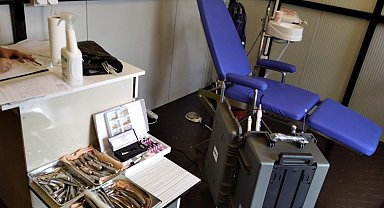 Diş tedavisi yapıldığı belirlenen konteyner mühürlendi