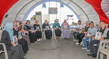 Diyarbakır'da evlat nöbeti tutan aileler: İnşallah bayramdan önce çocuklarımıza kavuşuruz