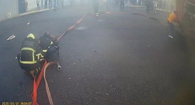 Diyarbakır'da, oto sanayi sitesindeki bir iş yerinde patlama sonrası yangın; olay anı kamerada