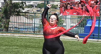 Down sendromlu milli sporcu Selin: Lütfen eve kapanmayın, benim gibi engelleri aşın