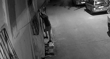 Duvarlarına tırmanıp girdiği 2 evden 400 metrelik elektrik kablosu çalan şüpheli tutuklandı