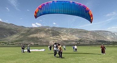 Engelli çocuklara, yamaç paraşütü eğitimi