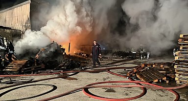 Gebze'de ahşap palet deposunda yangın