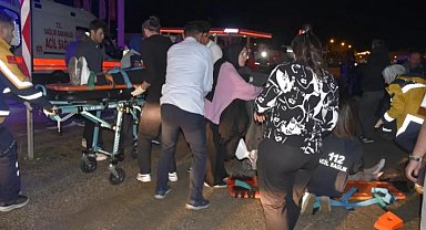 Gümüşhane'de otomobiller çarpıştı; 2'si yaya, 11 yaralı