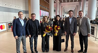 Hagi ve Popescu UEFA Kupası zaferinin yıl dönümü için İstanbul'a geldi