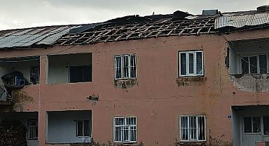 Hakkari'de fırtına; çatılar uçtu, seralar zarar gördü