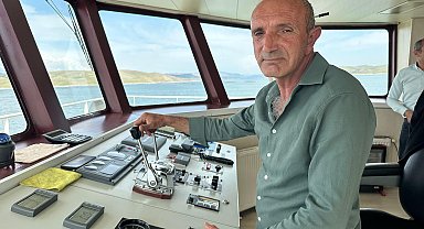 Hizmetli olarak göreve başladığı feribota kaptan oldu; 30 yıldır ilçeyi şehre bağlıyor