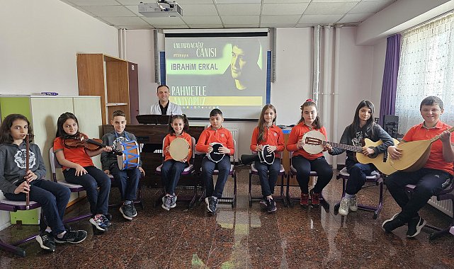 İlkokul öğrencileri, İbrahim Erkal'ı şarkılarıyla andı