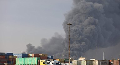 İran'da patlamanın gerçekleştiği limanda yeniden yangın çıktı