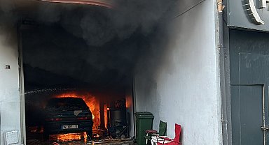 İstanbul- Ataşehir'de tamirhanedeki otomobil alev alev yandı
