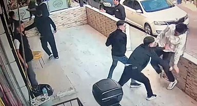 İstanbul - Avcılar'da internet kafede bıçaklı kavga kamerada