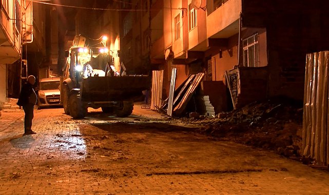 İstanbul - Bağcılar'da toprak kayması sebebiyle yana doğru eğrilen bina boşaltıldı