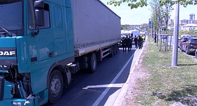 İstanbul - Başakşehir'de TIR yolun karşısına geçmek isteyen yayaya çarptı: 1 ölü