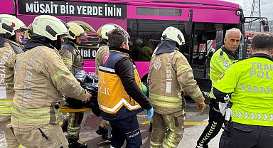 İstanbul - Beylikdüzü'nde iki metrobüs çarpıştı: 13 yaralı -5 Ek görüntü
