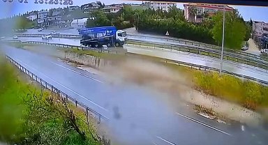 İstanbul - Büyükçekmece'de 30 saniye arayla meydana gelen 2 kaza güvenlik kamerasında