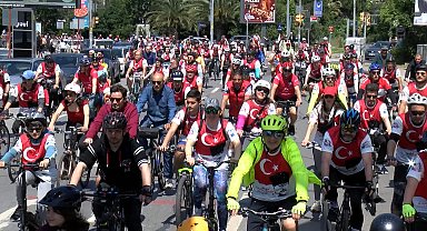 İstanbul- Kadıköy'de 19 Mayıs dolayısıyla bisiklet turu düzenlendi