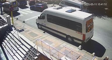 İstanbul - Kağıthane'de minibüs yayaların arasına daldı: 1 ölü, 3 yaralı Geniş haber -