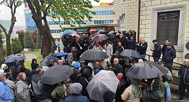 İstanbul- Küçükçekmece'de metruk binada cesedi bulunan Fatih Aydın son yolculuğuna uğurlandı