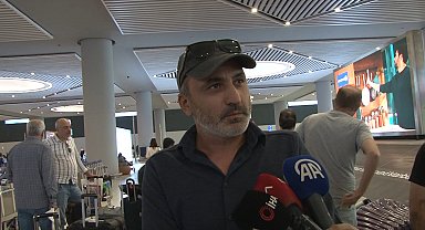 İstanbul- Libya'dan ayrılan Türk vatandaşlarını taşıyan uçak İstanbul'a geldi