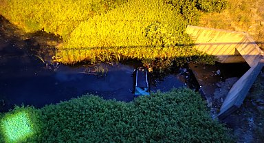 İstanbul - Maltepe'de otomobil gölete uçtu; sürücü kurtarılarak hastaneye kaldırıldı