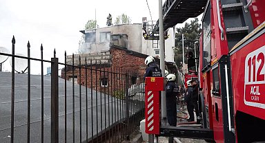 İstanbul- Ortaköy'de 2 katlı binada çıkan yangın kontrol altına alındı